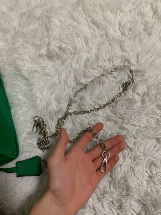 Borsa Prada verde con catenina argento