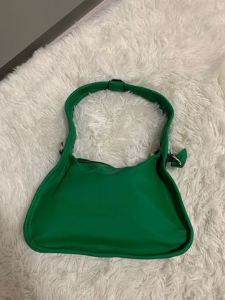 Borsa Prada verde con catenina argento