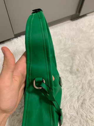 Borsa Prada verde con catenina argento
