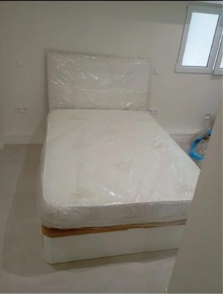 Canapé abatible madera y tela gris