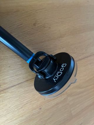 Colgador Godry para trajes de neopreno