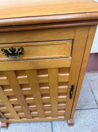 Mueble antiguo para máquina de coser