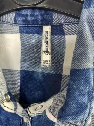 Camisa Stradivarius cuadros azul y blanco