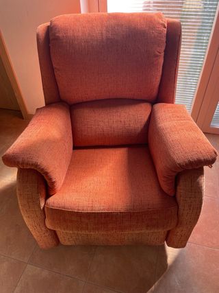 Sillón de tela naranja