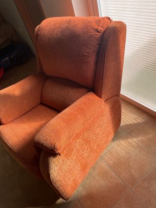 Sillón de tela naranja