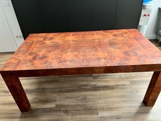 Mesa de comedor vintage chapada en raiz, maciza.