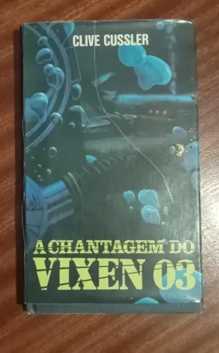Lote 3 livros de ficção, em bom estado! Capa dura!