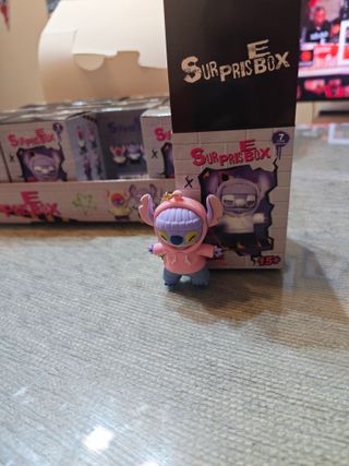 Caja Sorpresa Stitch - Figura Coleccionable Urbana