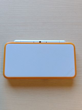 Nintendo 2DS XL Blanca y Naranja