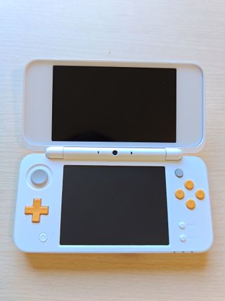 Nintendo 2DS XL Blanca y Naranja