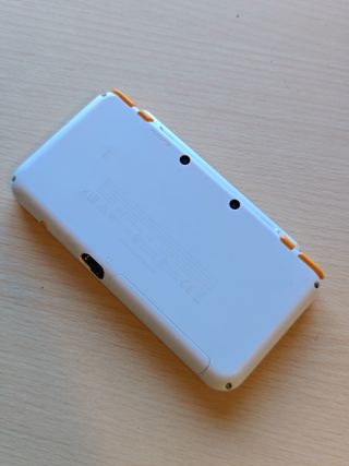 Nintendo 2DS XL Blanca y Naranja