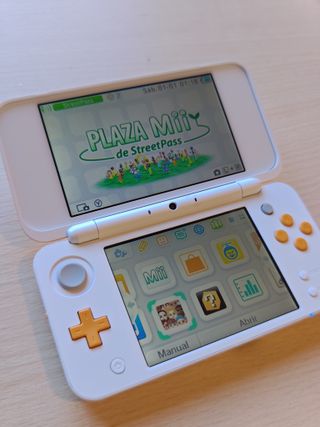 Nintendo 2DS XL Blanca y Naranja