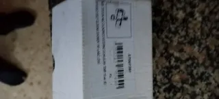 Pulsador de agua metálico plateado