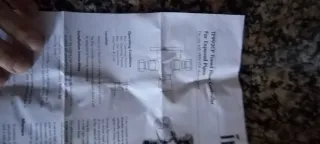 Pulsador de agua metálico plateado