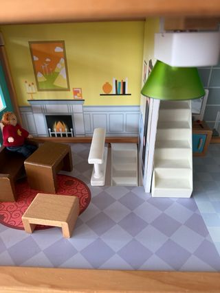 Casa de muñecas Hape de madera