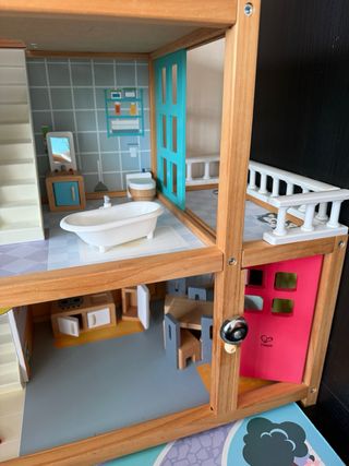 Casa de muñecas Hape de madera