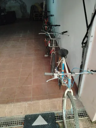 Lote 5 bicicletas, algunas antiguas