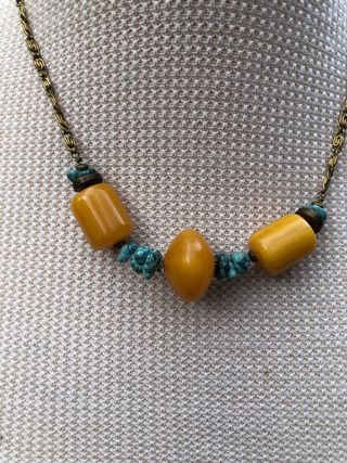 Collana vintage con perle gialle e turchesi