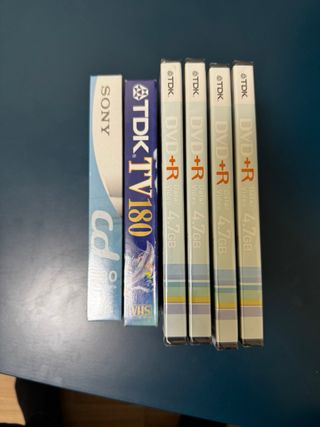 4 DVD+R TDK e 2 VHS Sony