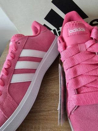 Zapatillas Adidas. Nuevas