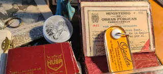 Lote de objetos antiguos y coleccionables