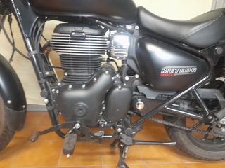 Royal Enfield Custom Cruiser Negra