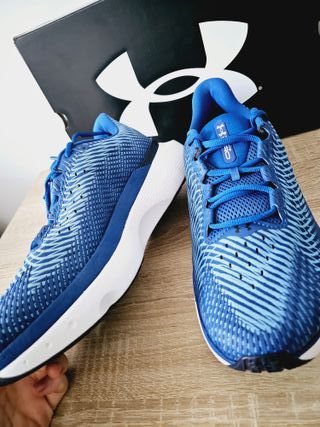 Zapatillas Under Armour hovr. Nuevas