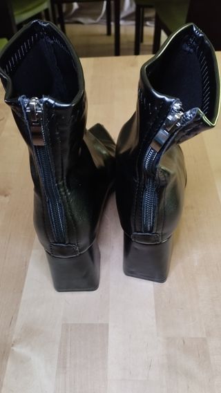 Botines negros tacón cuadrado punta fina talla 40