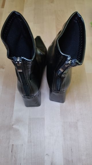 Botines negros tacón cuadrado punta fina talla 40