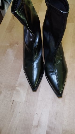 Botines negros tacón cuadrado punta fina talla 40