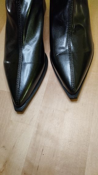 Botines negros tacón cuadrado punta fina talla 40