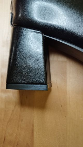 Botines negros tacón cuadrado punta fina talla 40