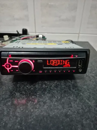 Autoradio Clarion CZ202ER