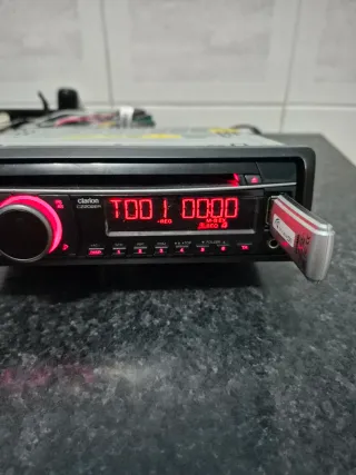 Autoradio Clarion CZ202ER