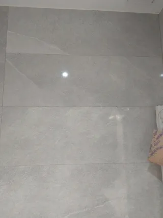 Azulejo Cerámico Gris para Baño y Suelo El precio