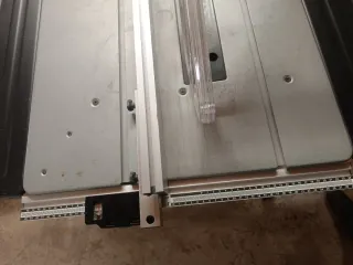 Sierra de mesa con aspiración einhell