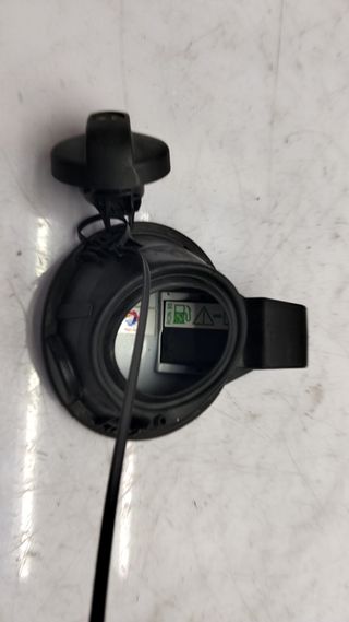 TAPA EXTERIOR COMBUSTIBLE PEUGEOT 208