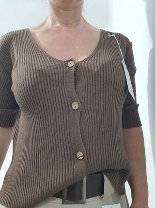 Falda larga beige y top marrón