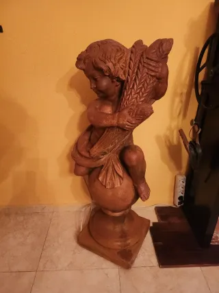 Estatuas antiguas de querubines las 4 estaciones