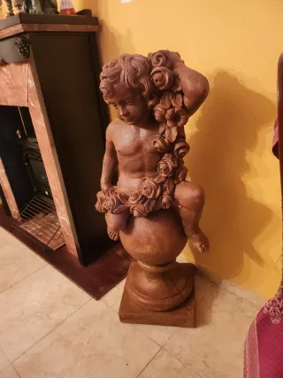 Estatuas antiguas de querubines las 4 estaciones