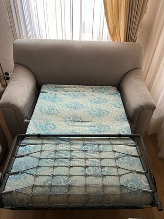Sofá cama pequeño beige