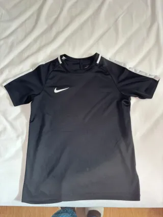 Camiseta deportiva Nike negra