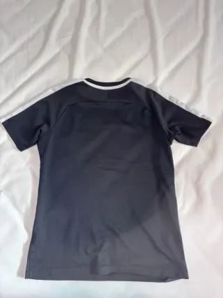 Camiseta deportiva Nike negra