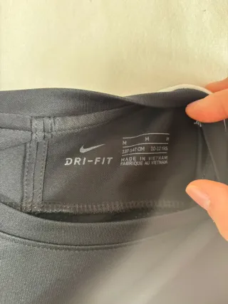 Camiseta deportiva Nike negra