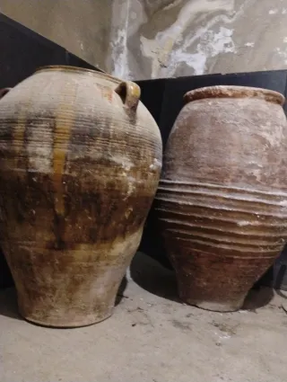 Tinajas antiguas grandes