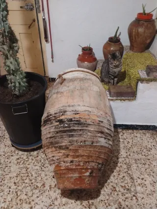 Tinajas antiguas grandes