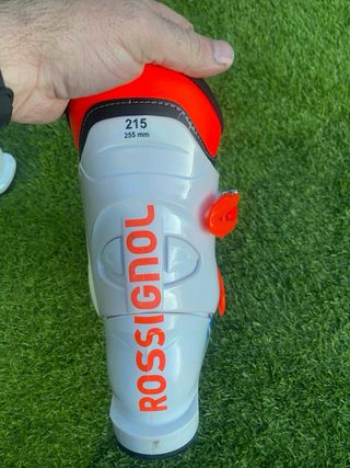 Esquís y botas de esquí Rossignol y Elan