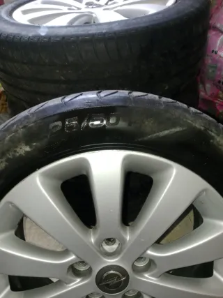 Llantas y neunaticos235/50/17 5x115 Opel Zafira to