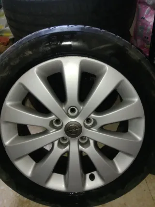 Llantas y neunaticos235/50/17 5x115 Opel Zafira to