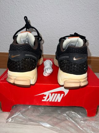 Nike Vomero RRNG Zapatillas Beige/Negro